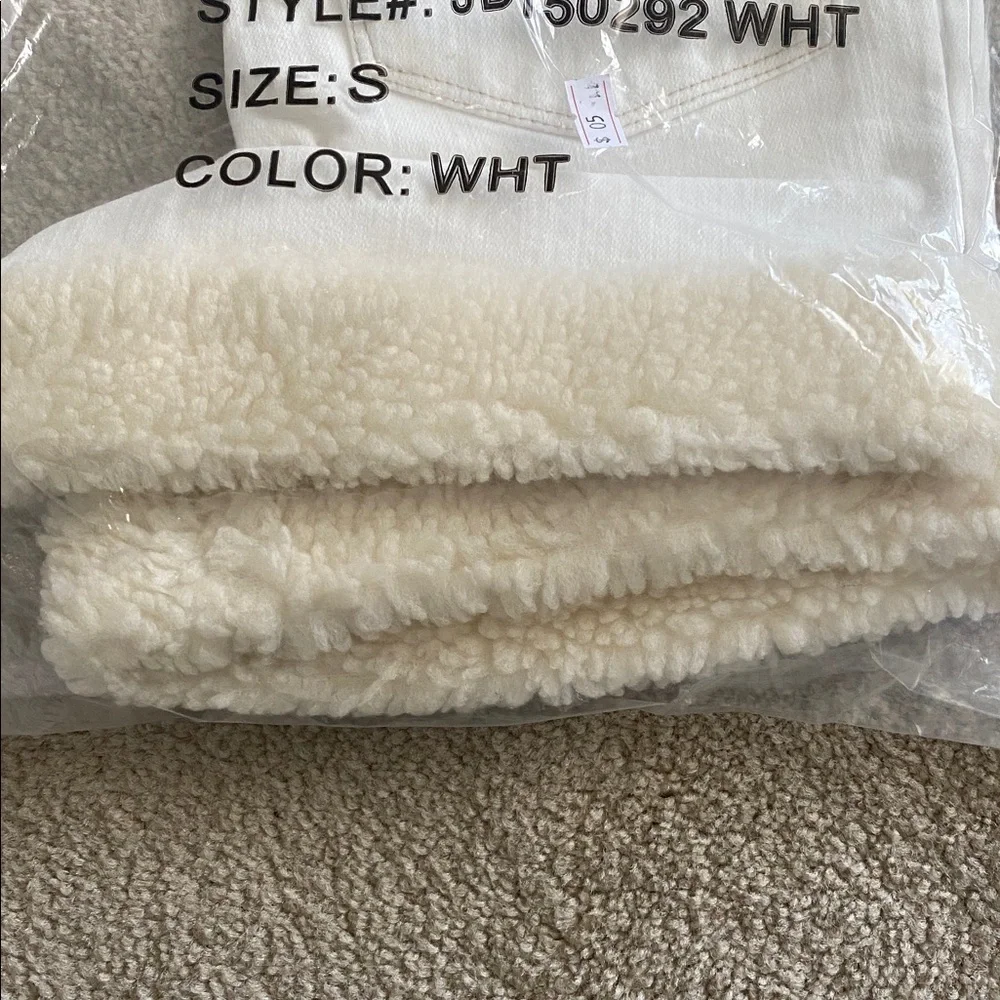 Judy blue NWT white shearling cuff shorts size small - Picture 4 of 9